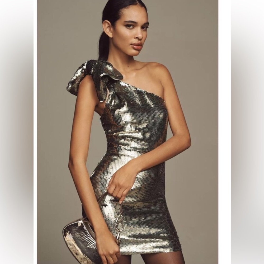 Anthropologie Maeve Gold Sequin Dress with Bow💕
NWT